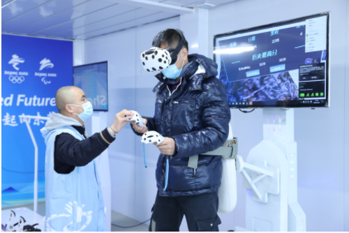 北京海淀 志愿蓝筑梦冬奥 冰雪体验洋溢“科技风”